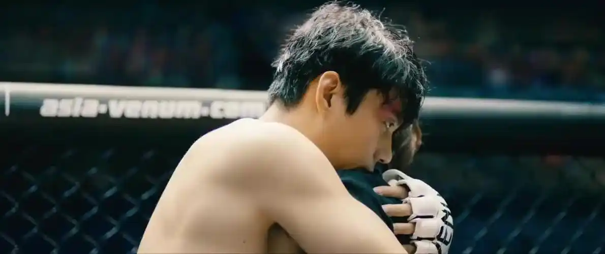 羞羞的铁拳艾伦还能拍打戏别说还有点挺帅的