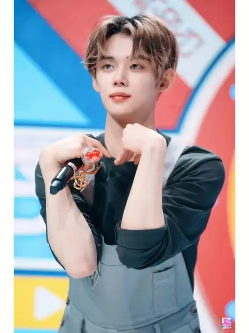 吸一点新鲜小猫