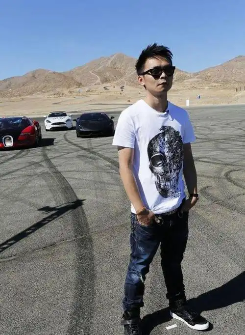 父亲嗜赌欠1亿儿子花2亿买豪车一顿饭花90万百亿资产被挥霍