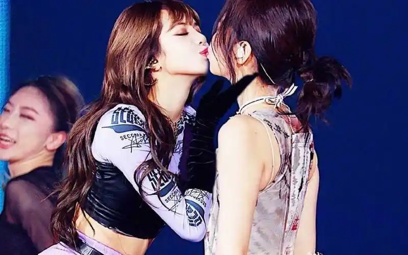 jennie和lisa官宣了你们知道吗?