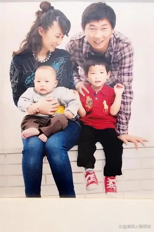 我,70后歌手,出过专辑,还跟黄渤拍过戏,却为孩子移民美国