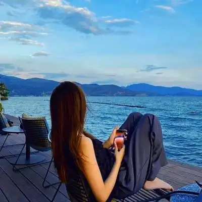 高级感背影头像女