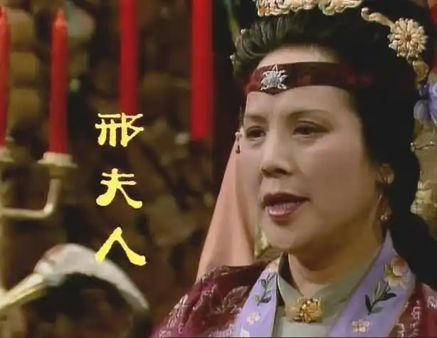 《红楼梦》里邢夫人为什么会时不时跳出来折腾一下?