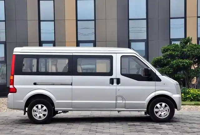 货拉拉微面指的是用来运营货拉拉的微型面包车,是一种小型的客货两用