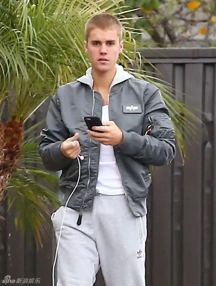 组图:比伯最新街拍曝光 短发造型男人味十足_高清图集_新浪网