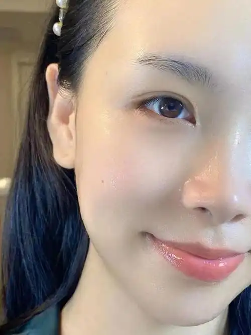 时常听到有人说韩国的女生皮肤很好,但是要论到真正好皮肤,日本的女生