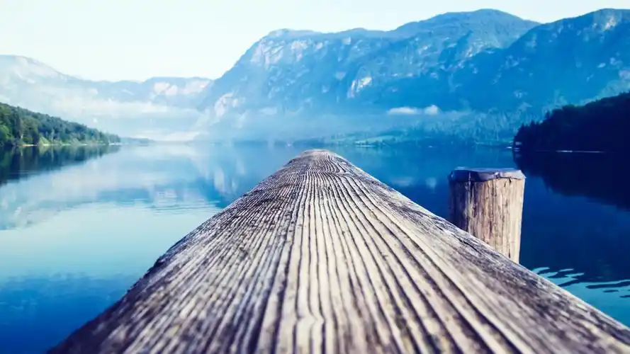 蓝色唯美纯净户外风景高清宽屏电脑壁纸