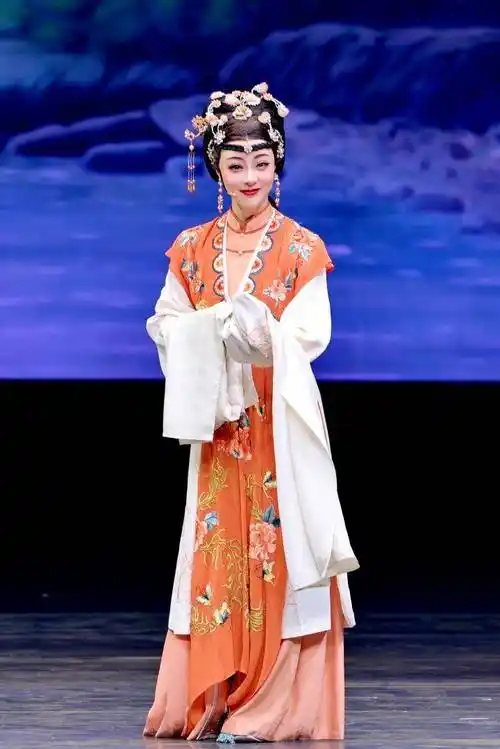 专访| 越剧花旦王静,有年轻人刷了11遍她的《祥林嫂》_浙江省_人物