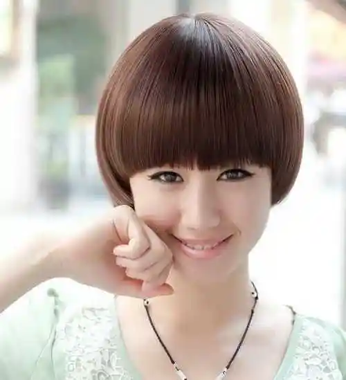 齐刘海短发发型带领夏日风,演绎时尚短发造型(3)