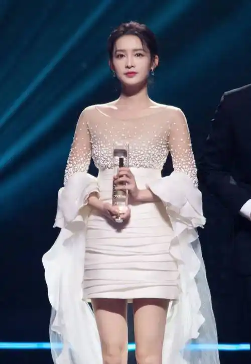 李沁不出意外会演《庆余年》第二季,李现杨紫合体同框_年度_头条_宋茜