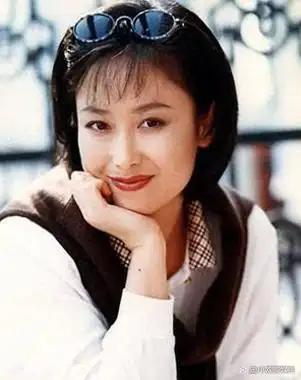 90年代美女明星左翎,再婚带女儿,60岁仍美到爆