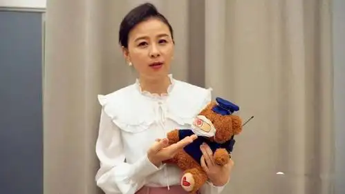 【明星说防范】周瑾说:"网上教你投资发财的恋人都是大尾巴狼"!