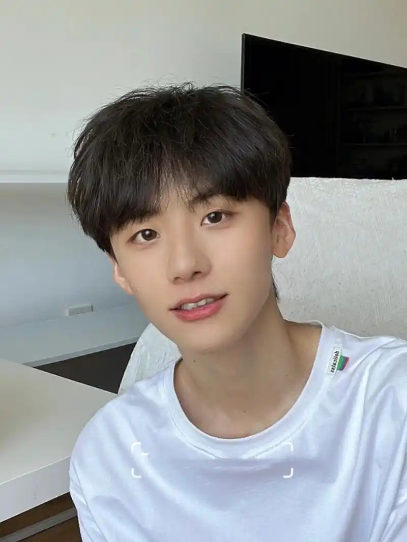 男生碎盖发型这个发型不挑脸型,还减龄 99男士小碎发(6-8厘米)发质