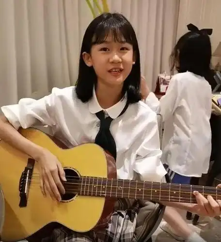 陆毅大女儿近照曝光,调皮妹妹超抢镜,12岁贝儿越来越像爸爸!