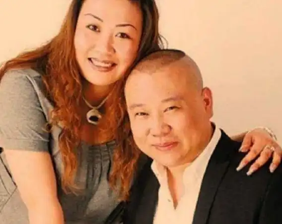 至于前妻胡中惠,独自一人在外国打拼, 不怕苦不怕累,日子倒也过得去