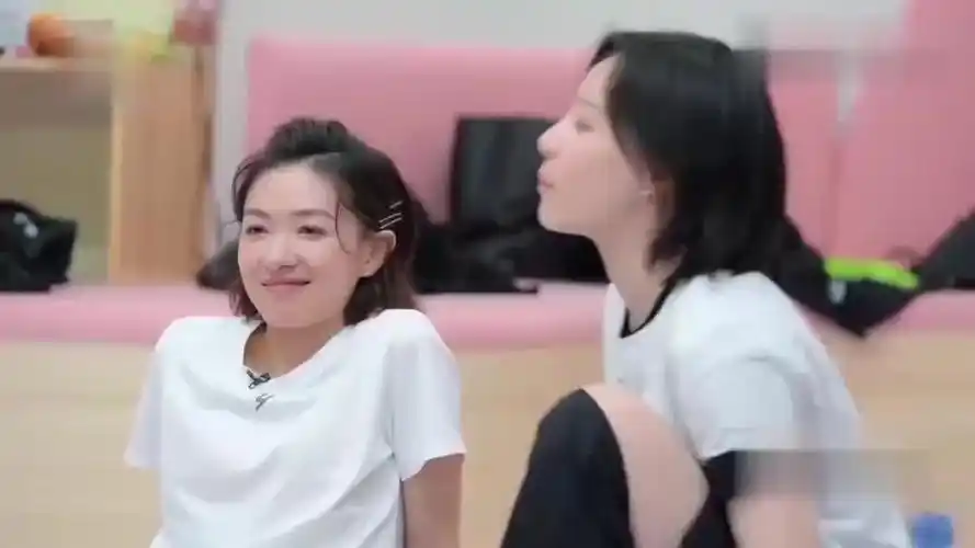 李斯丹妮金晨互怼画面这段导演都不想删掉万茜又来了