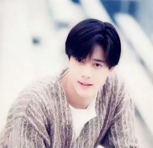 方媛带女儿们看郭富城演唱会,两个女儿正脸曝光,颜值不一般啊