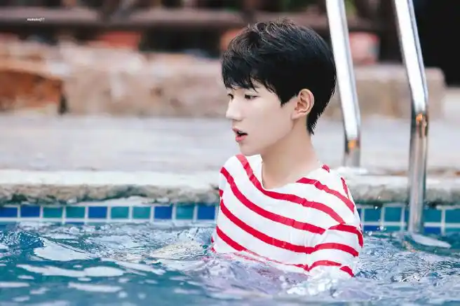 王源23岁且放青山远