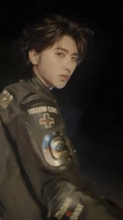 蔡徐坤战损机车风造型##蔡徐坤新歌rideordie