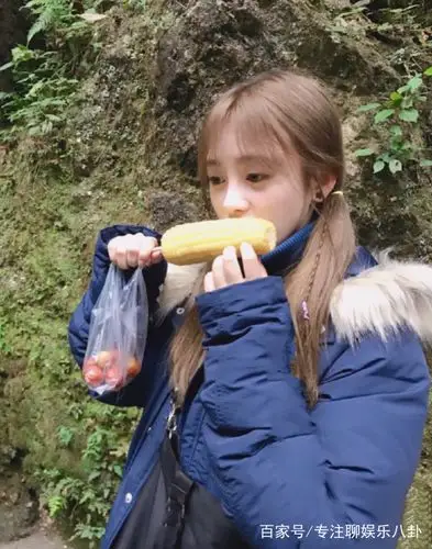 想知道鞠婧祎在生活中是什么样的吗?看看这几张照片你就知道了