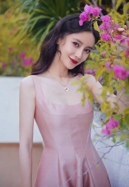 这个颜色是世界上最优雅的颜色,杨幂angelababy穿上它美成仙女了