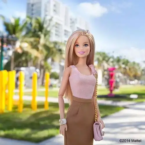 芭比娃娃所塑造的形象可能不是世界上最漂亮的,但毫无疑问是全世界最