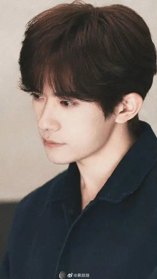 易烊千玺lindberg品牌全球代言人##易烊千玺代言瑞幸