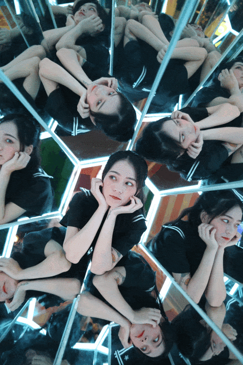 中秋送月饼礼盒抖音网红现场直播发礼品铜锣湾广场与你共渡佳节