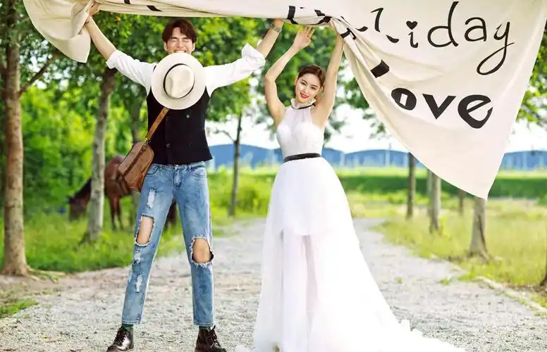 当易烊千玺穿上西装,谁最适合和他拍婚纱照呢?