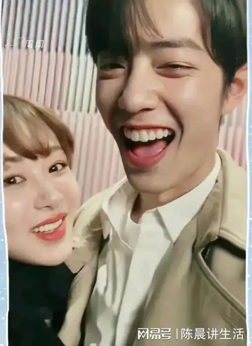 肖战和杨紫的同框照火了,两人动作亲密,网友:没有颜真不敢拍|小情侣