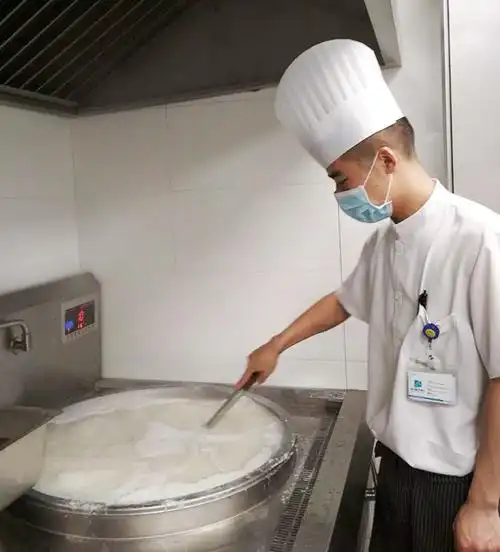 安琪儿告诉你一个比星级酒店工作更复杂的厨房是怎样的