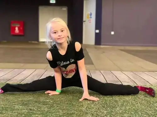 双腿截肢的9岁小模特登上了纽约时装周