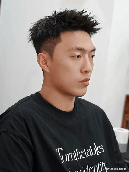 3款男生"不烫不染"短发参考,帅气有型,剪完让你秒变潮男_发型_头发