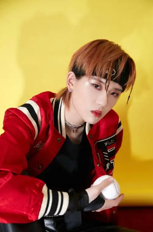 陆柯燃工作室发带棒球风造型