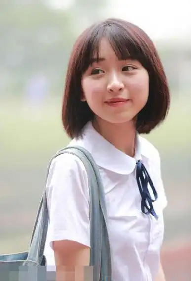 校园风短头发造型示范女生短头发剪斜刘海帅气发型女生短头发梳中分