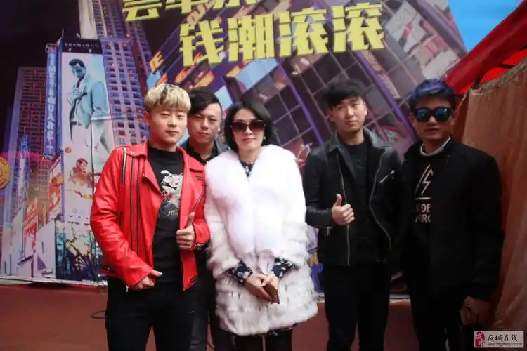 【城市快讯】12月5日中国好声音歌手戴月唱响应城(图)