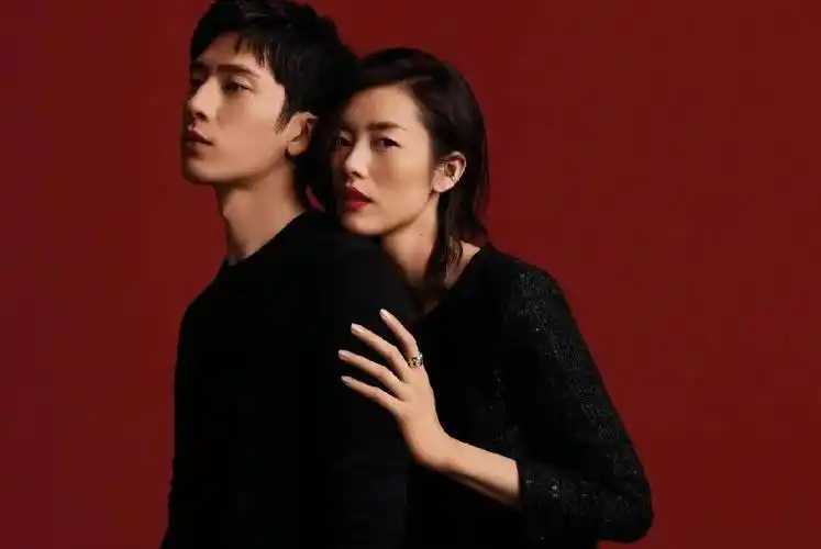 刘雯跟井柏然谈恋爱?鹿晗关晓彤窦骁马思纯_安娜_猫厂_地位