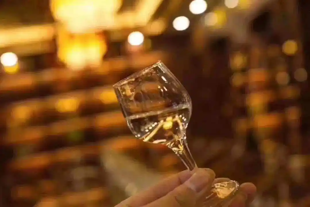 分手喝酒伤心句子第一杯的简单介绍