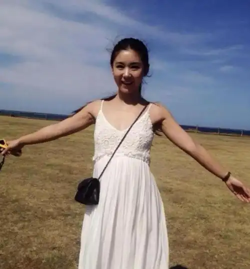 李小萌的父母非常注重她的教育,这就是为什么在一些同学刚开始系统