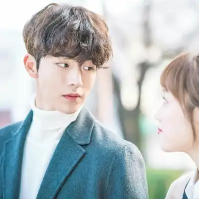 南柱赫李圣经的手