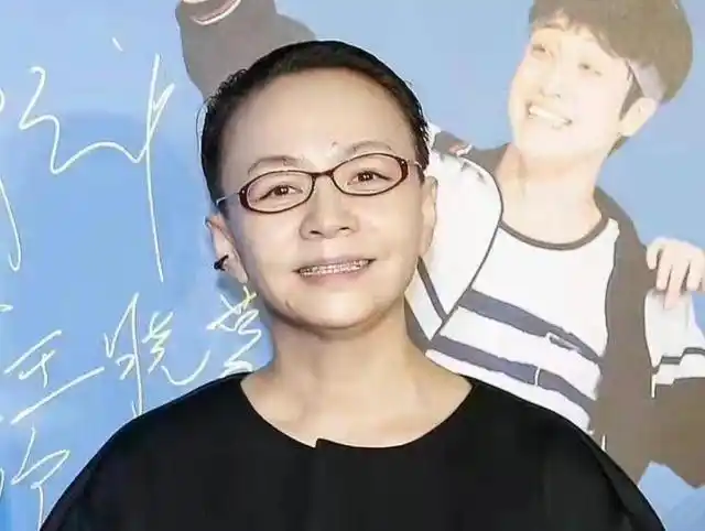 宋丹丹,你肯定不陌生,对,就是那个《家有儿女》中让人头疼的老妈刘梅