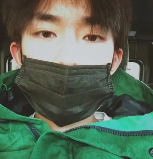 易烊千玺ins#易烊千玺自拍,易式自拍,拍照风格我爱了!