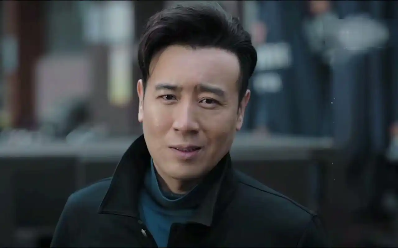 与于和伟像叔侄!