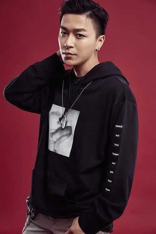 余枫新曲《暧昧反转》上线 香港将开唱