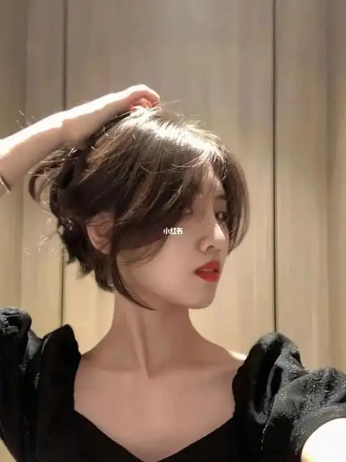 八字刘海 真的太修饰脸型了 扎起来也很好看