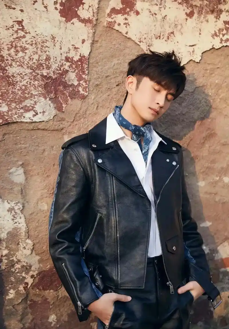 帅帅的肌肉小鲜肉#肌肉型男 #胸肌 #腹肌 - 抖音