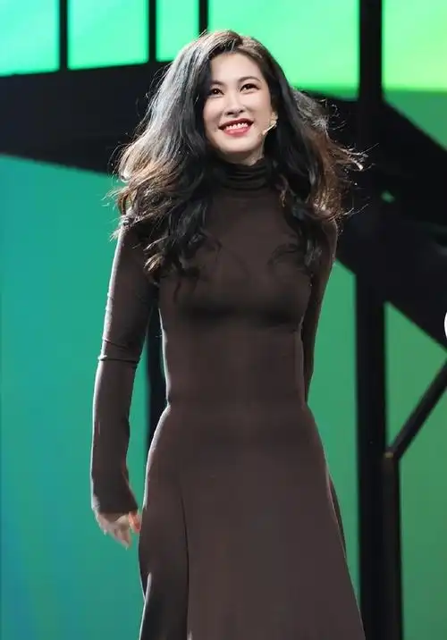 京圈名媛朱珠前任个个都是人物37岁选择嫁给普通人