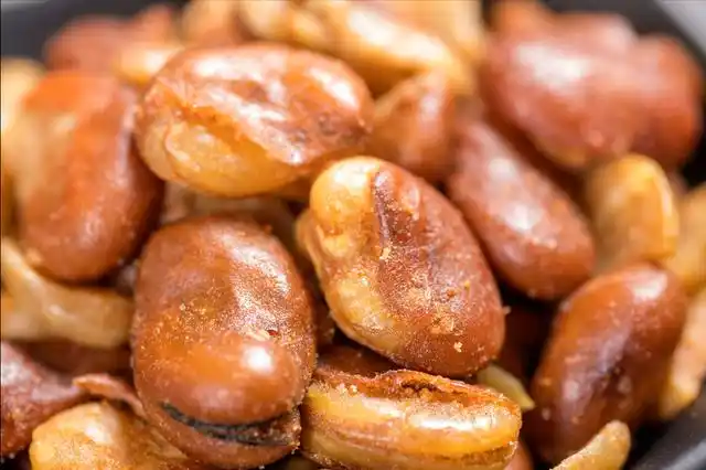 又到了蚕豆上市季,香酥蚕豆在家就能做,酥脆咸香,个个开花