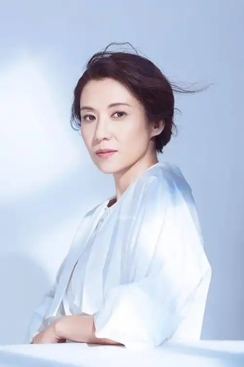 作为实力派演员,郝洋毕业于上海戏剧学院,曾经出演过众多具有挑战性的