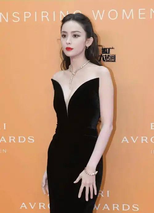 古力娜扎参加宝格丽盛典红毯现场生图扛得住生图美女一枚